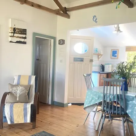 The Hut. St Ives Bay, 5min Walk To Beach. Hayle