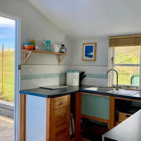 The Hut. St Ives Bay, 5min Walk To Beach. *